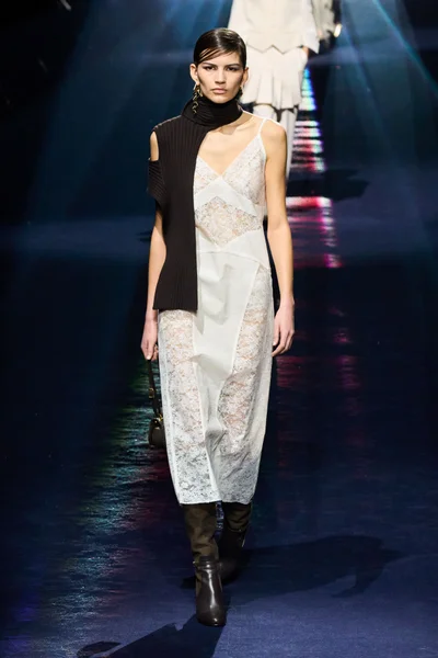 Look 19